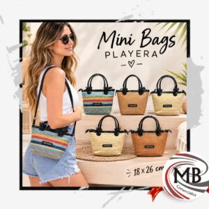 Mini bag cartera playera de rafia tejida canasto de mano con correa larga cruzada morral 18x26 cm asas de mano negras etiqueta frontal tonos beige natural suela y a rayas accesorios de moda verano marroquineria regalería venta mayorista MB Comercializa.