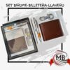 Set de regalo ejecutivo con billetera de cuero sintético marrón, bolígrafo plateado y llavero metálico con mosquetón. Producto mayorista de MB Comercializa con despacho en 48 horas a toda Argentina. Fotografía de catálogo sobre fondo blanco.