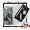Set de regalo compuesto por bolígrafo plateado, llavero metálico y herramienta plegable de bolsillo. Producto mayorista de MB Comercializa con despacho en 48 horas a toda Argentina. Fotografía de producto en exhibidor con fondo blanco y logo oficial.