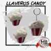 Tres llaveros con diseño de cupcake o candy tipo pompón suave. Producto mayorista de MB Comercializa con envío en 48 horas a toda Argentina. Fotografía de producto con fondo blanco y logo de la distribuidora.