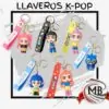Llaveros de silicona con personajes animados de estética asiática y correas decorativas con relieve. Accesorios coleccionables 3D para mochilas y llaves, diseño resistente en goma flexible y enganche metálico reforzado.