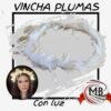 ​Vincha de plumas blancas con luces LED integradas para fiestas y eventos. Venta por mayor de cotillón luminoso en Argentina a través de MB Comercializa. Ideal para novias y quinceañeras.