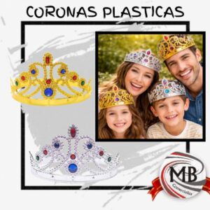 Variedad de coronas plásticas metalizadas con gemas de fantasía en colores oro y plata para disfraces y eventos mayorista.