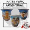 Mates de vidrio forrados con diseños temáticos de fútbol argentino, copas y figuras representativas para venta mayorista en Argentina - MB Comercializa.