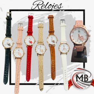 "Relojes para dama con malla de ecocuero labrada y motivos decorativos en el cuadrante. Proveedor de accesorios de moda por mayor con envíos a toda Argentina. Mercadería con despacho inmediato en 48 horas y precios directos de distribuidora a través de MB Comercializa."