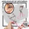 Arqueador de pestañas metálico reforzado con mango ergonómico color rosa. Herramienta de belleza profesional para definición de mirada. Venta mayorista con despacho en 48 horas a toda Argentina vía MB Comercializa.