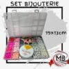 Set para armar bijouterie con letras de 19x13 cm por mayor, kit de mostacillas y cuentas con hilo elastico para pulseras infantiles en jugueterias y regalerias con despacho en 24 horas por Correo Argentino mediante mbcomercializa.com.ar.