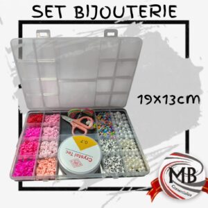 Set para armar bijouterie con letras de 19x13 cm por mayor, kit de mostacillas y cuentas con hilo elastico para pulseras infantiles en jugueterias y regalerias con despacho en 24 horas por Correo Argentino mediante mbcomercializa.com.ar.
