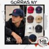 Gorras de gabardina con visera curva bordadas logo NY New York estilo urbano broche regulable hebilla metalica colores azul rojo marron beige blanco negro venta mayorista MB Comercializa.